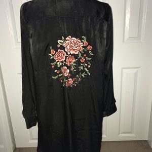 NWT Button up duster with floral embroidery